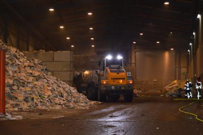 Benningen: Naechtlicher Brand bei Entsorgungsfirma